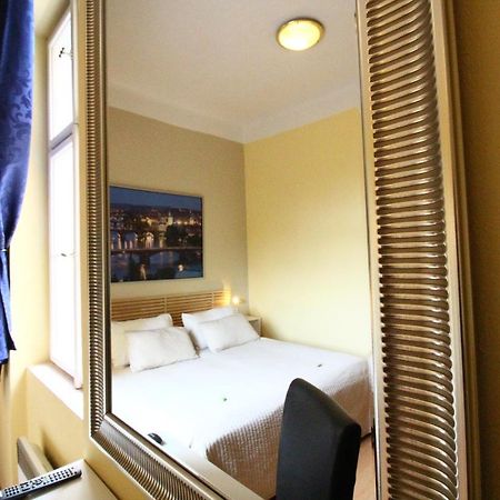 פראג City Lounge Crown Hotel מראה חיצוני תמונה