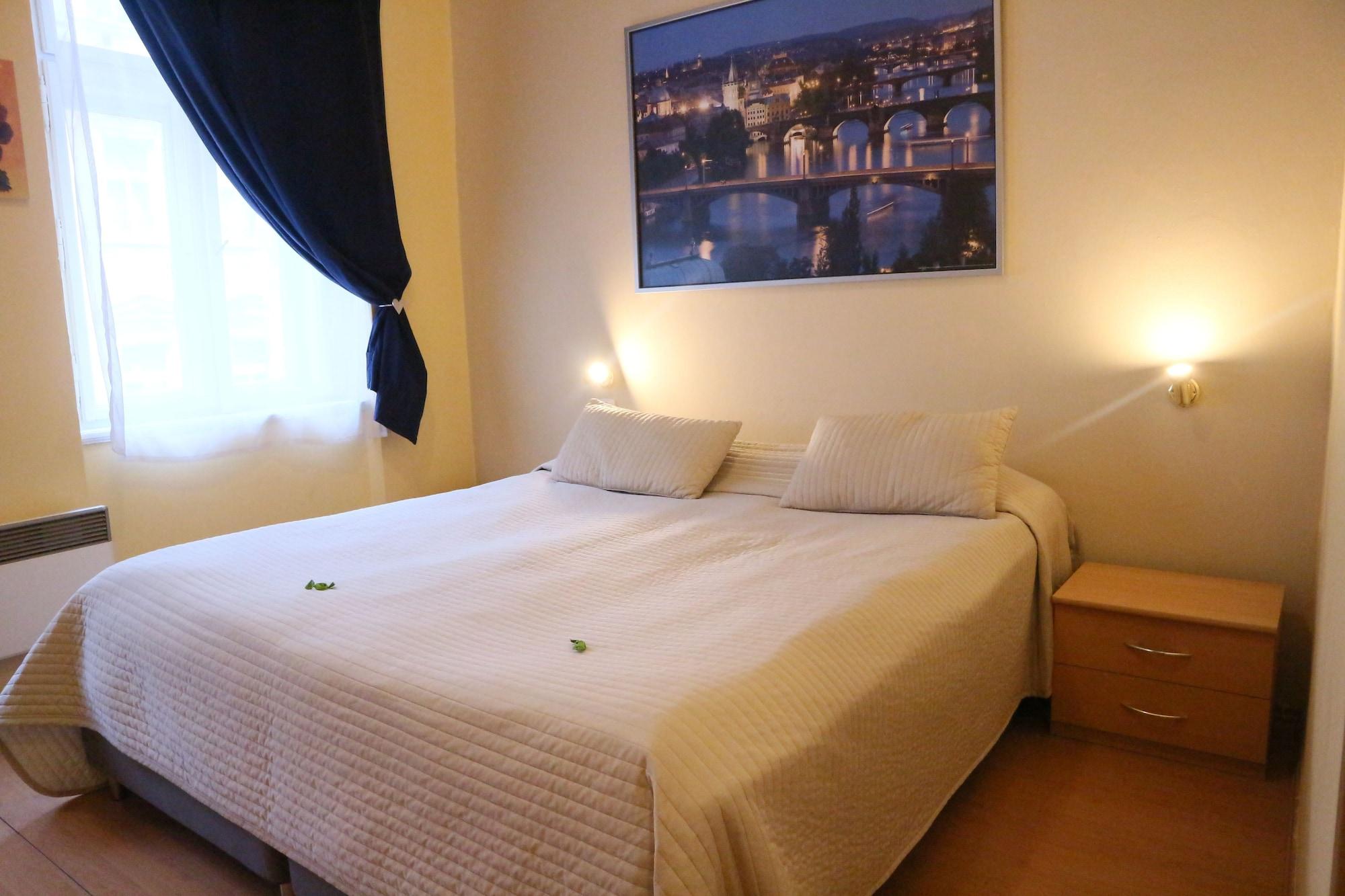 פראג City Lounge Crown Hotel מראה חיצוני תמונה