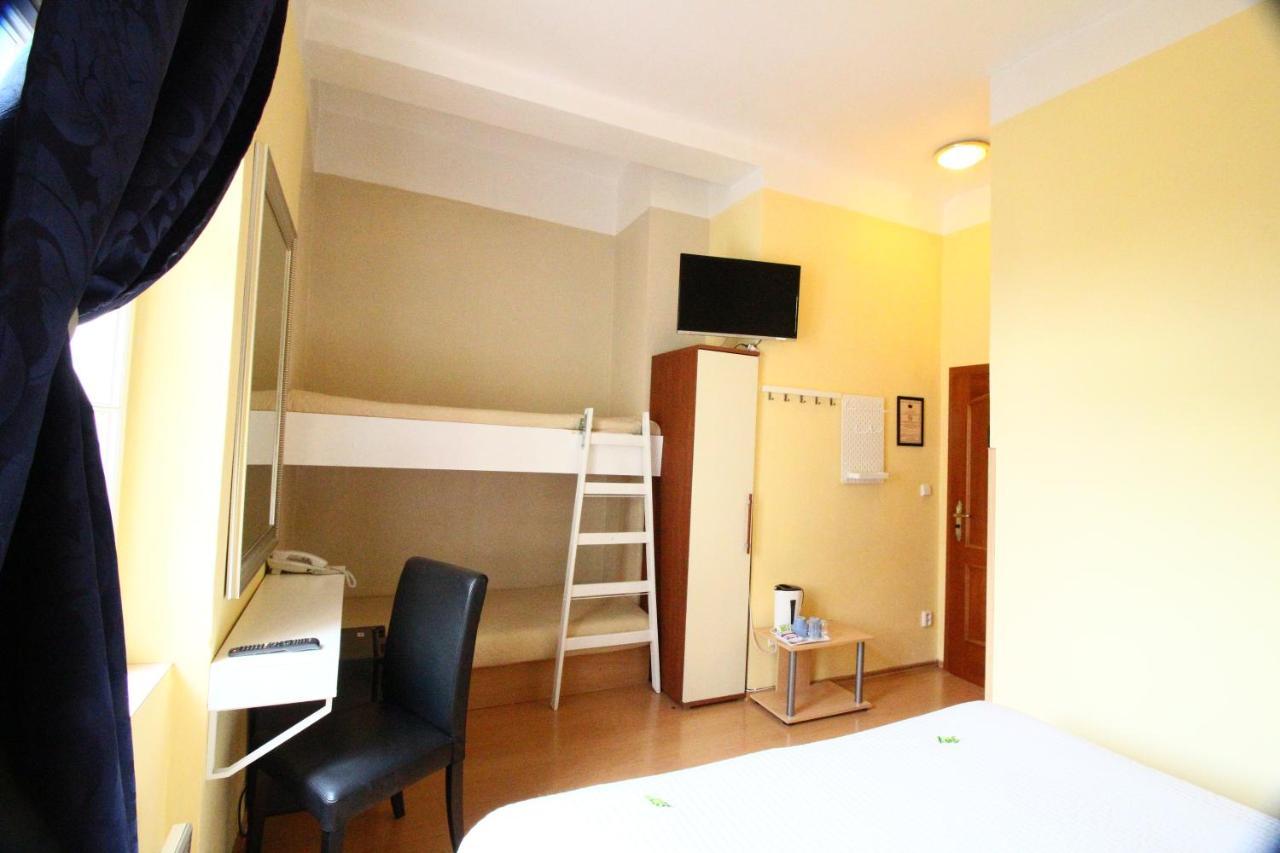 פראג City Lounge Crown Hotel מראה חיצוני תמונה